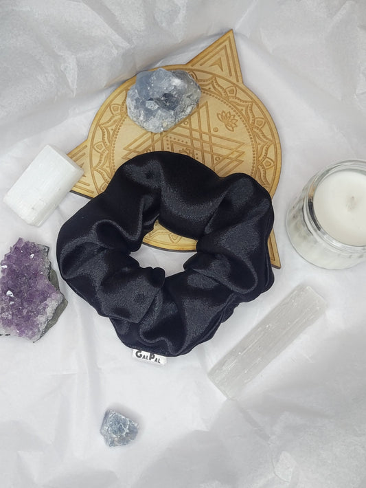 Satin noir scrunchies