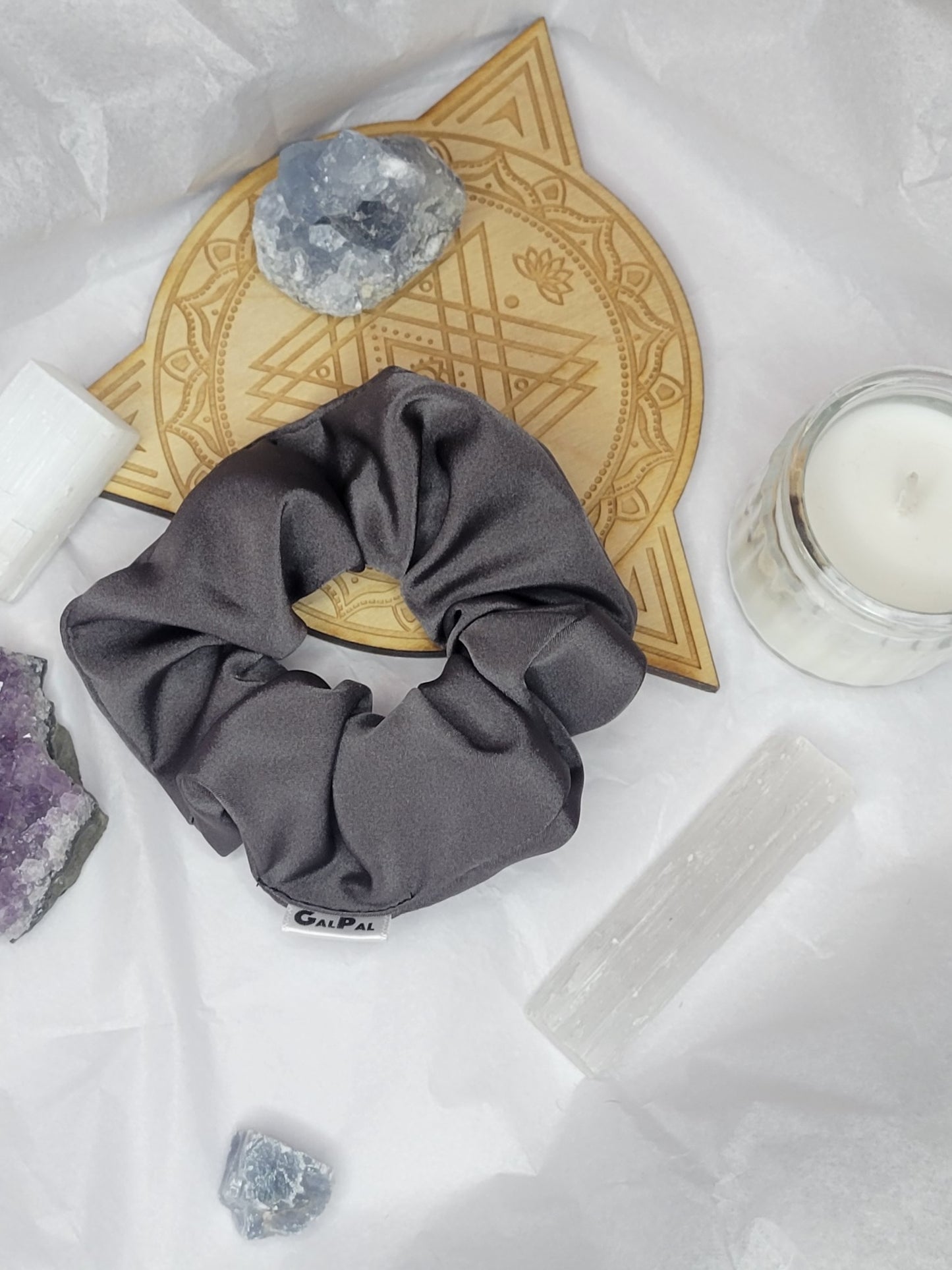 Satin gris scrunchies